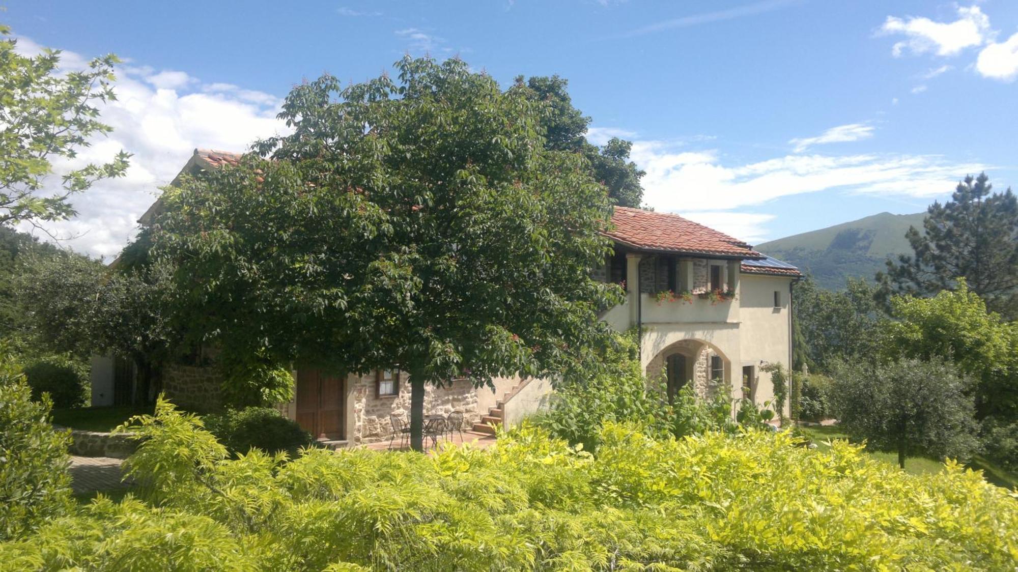 Villa Casale Degli Ulivi Gualdo Tadino Exterior foto