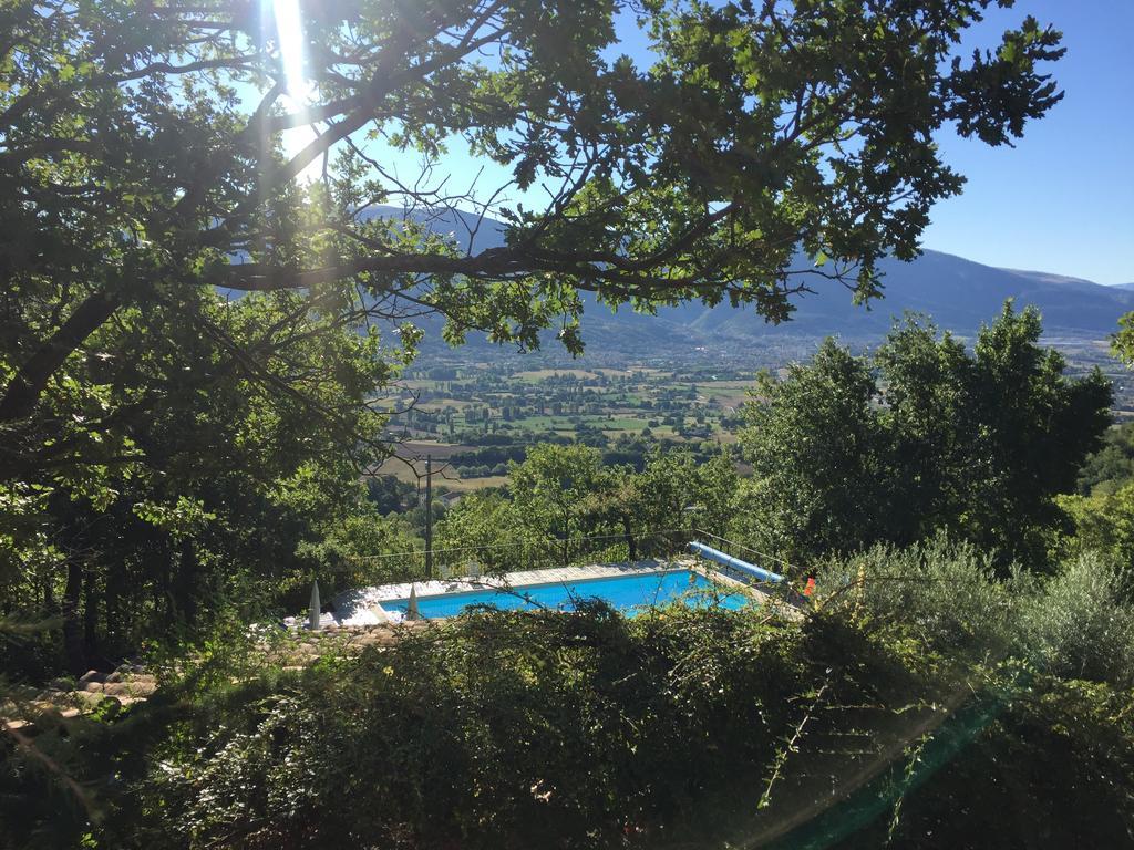 Villa Casale Degli Ulivi Gualdo Tadino Exterior foto